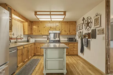 Kitchen - 48850 Sycan Rd, Beatty, OR 97621 photo 2 of 4
