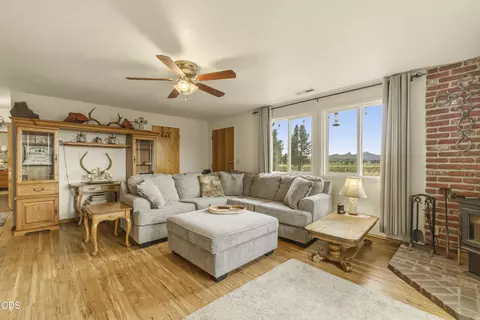 Living - 48850 Sycan Rd, Beatty, OR 97621 photo 3 of 5