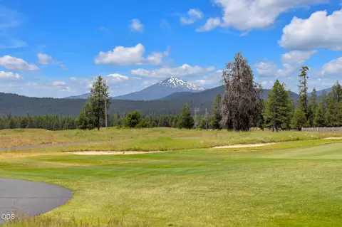 56575 Nest Pine Dr, Bend, OR 97707