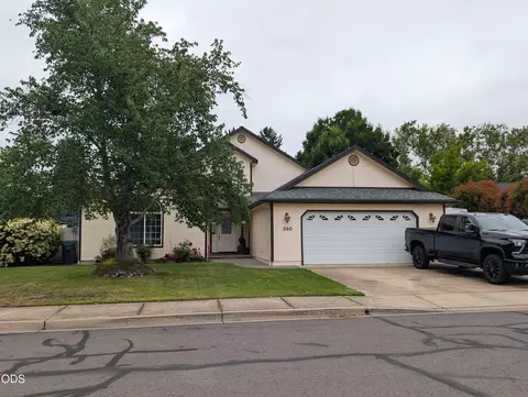 550 Mitchell Way, Central Point, OR 97502