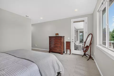 Bedroom - 327 Arrowhead Trl, Eagle Point, OR 97524 photo 2 of 5