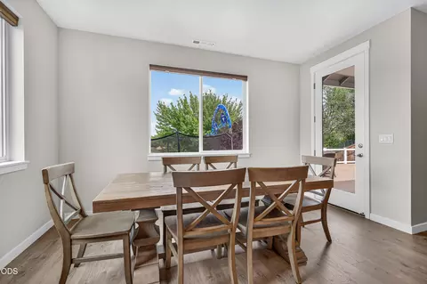 Dining - 327 Arrowhead Trl, Eagle Point, OR 97524 photo 1 of 1