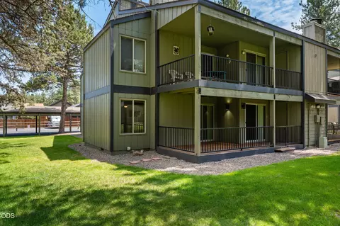 897 E Desperado Trl UNIT 102, Sisters, OR 97759