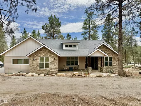 11504 Crossbill Dr, Klamath Falls, OR 97601