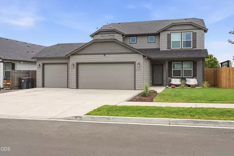 3253 Corden St, Medford, OR 97504