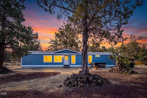 4451 NW 52nd St, Redmond, OR 97756