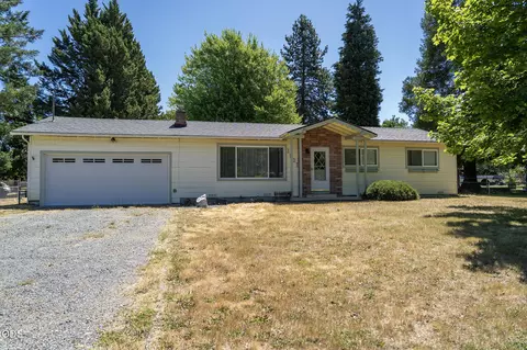 1921 Regina Way, Grants Pass, OR 97527