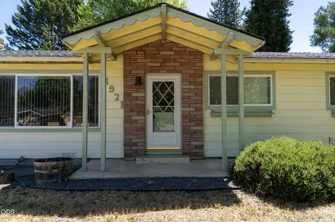1921 Regina Way, Grants Pass, OR 97527