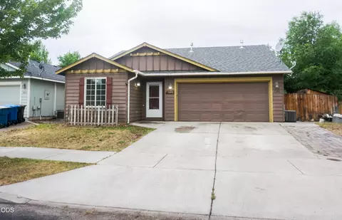 339 SW 29th St, Redmond, OR 97756