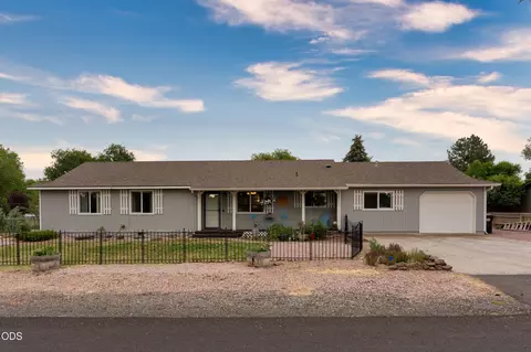 2284 NW 13th St, Redmond, OR 97756