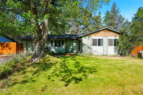 823 SE Polaris Ct, Bend, OR 97702