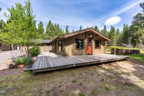 56711 Lunar Dr, Bend, OR 97707