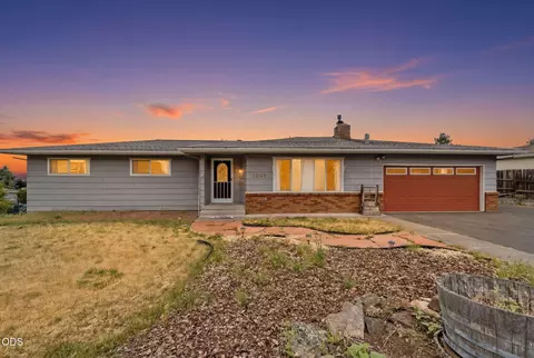 1240 Hilton Dr, Klamath Falls, OR 97603