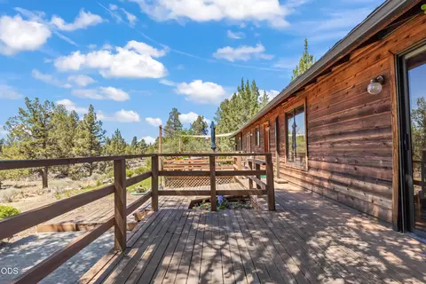 Exterior - 64543 Mcgrath Rd, Bend, OR 97701 photo 4 of 5