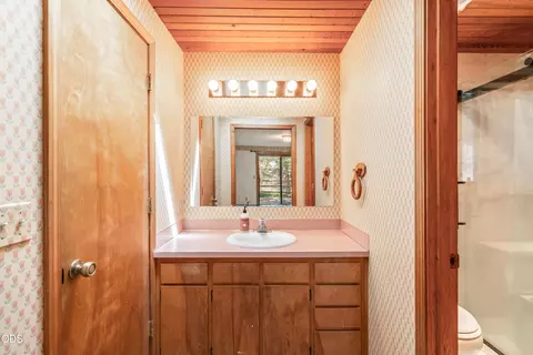 Bath - 64543 Mcgrath Rd, Bend, OR 97701 photo 1 of 2