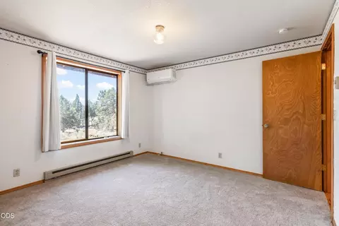 Bedroom - 64543 Mcgrath Rd, Bend, OR 97701 photo 3 of 4
