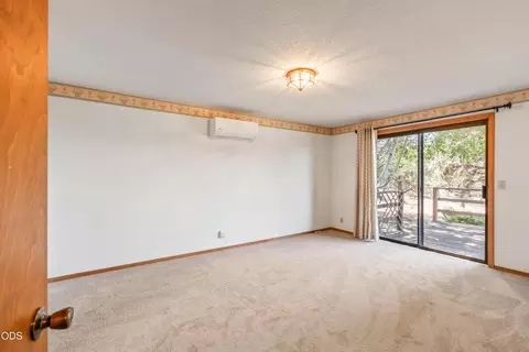 Bedroom - 64543 Mcgrath Rd, Bend, OR 97701 photo 2 of 4