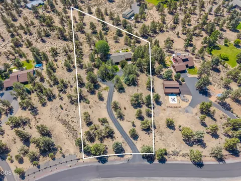 View/Area - 64543 Mcgrath Rd, Bend, OR 97701 photo 3 of 3