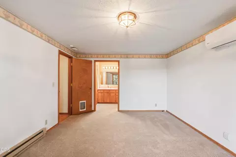 Bedroom - 64543 Mcgrath Rd, Bend, OR 97701 photo 1 of 4