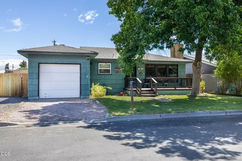 1036 SW 13th St, Redmond, OR 97756