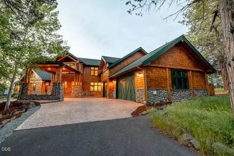 6439 Coopers Hawk Rd, Klamath Falls, OR 97601