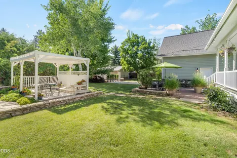 Exterior - 20001 Mcclellan Rd, Bend, OR 97702 photo 5 of 12