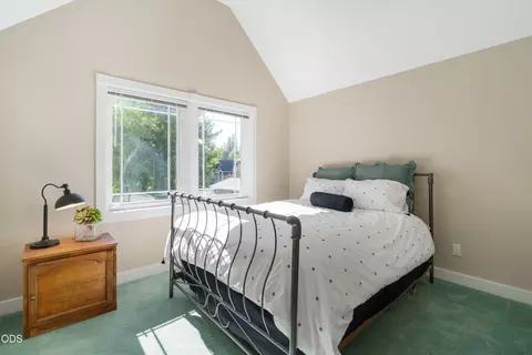 Bedroom - 20001 Mcclellan Rd, Bend, OR 97702 photo 1 of 3