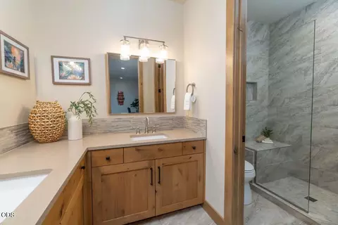 Bath - 56370 Fireglass Loop #179, Bend, OR 97707 photo 5 of 6