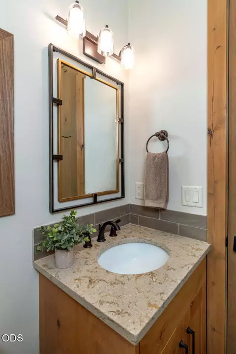 Bath - 56370 Fireglass Loop #179, Bend, OR 97707 photo 6 of 6