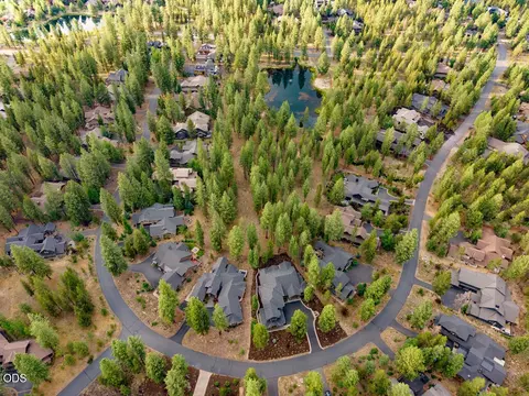 View/Area - 56370 Fireglass Loop #179, Bend, OR 97707 photo 3 of 9