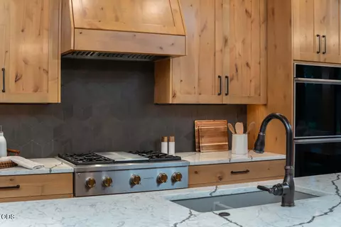 Kitchen - 56370 Fireglass Loop #179, Bend, OR 97707 photo 3 of 7