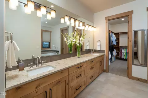 Bath - 56370 Fireglass Loop #179, Bend, OR 97707 photo 2 of 6