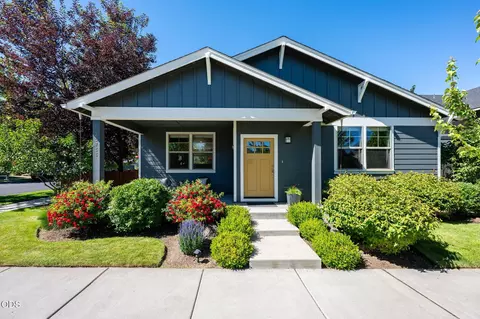 20768 SE Helen Ln, Bend, OR 97702