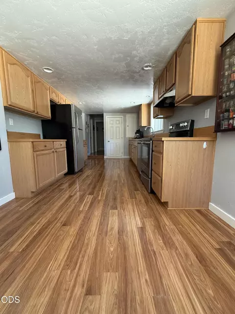 Kitchen - 52505 Pine Dr, La Pine, OR 97739 photo 1 of 1
