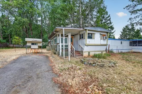 126 S Kerby Ave, Cave Junction, OR 97523