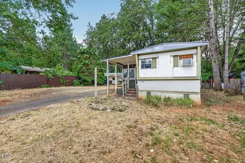 126 S Kerby Ave, Cave Junction, OR 97523