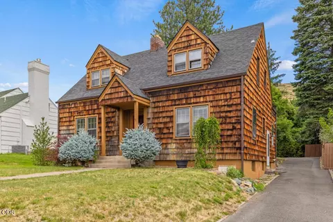 1527 Pacific Ter, Klamath Falls, OR 97601