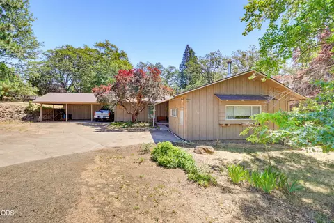 502 Vista Park Dr, Eagle Point, OR 97524
