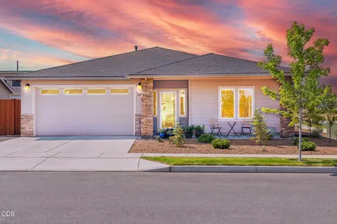 4898 SW Zenith Ave, Redmond, OR 97756