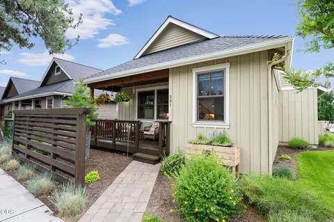 301 S Pine St, Sisters, OR 97759