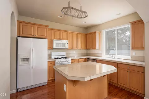 Kitchen - 61506 Tall Tree Ct, Bend, OR 97702 photo 2 of 4
