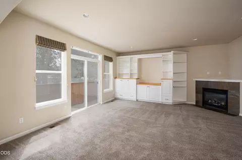 Living - 61506 Tall Tree Ct, Bend, OR 97702 photo 1 of 2