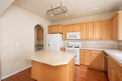 Kitchen - 61506 Tall Tree Ct, Bend, OR 97702 photo 3 of 4