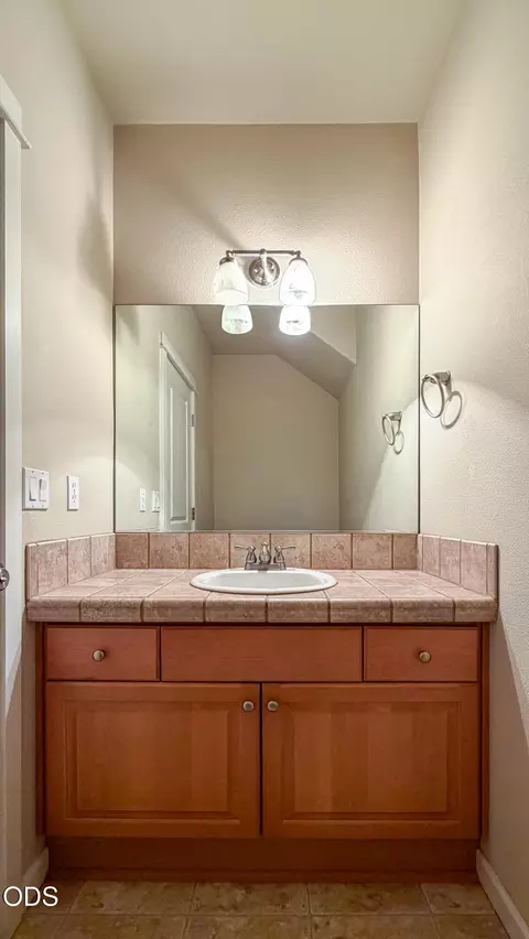 Bath - 61506 Tall Tree Ct, Bend, OR 97702 photo 1 of 7