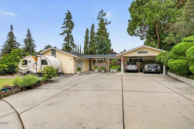 70 Fair Oaks Dr, Medford, OR 97504