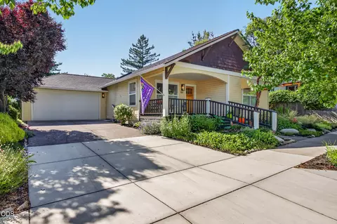 414 Parkside Dr, Ashland, OR 97520