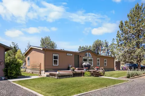 4970 NW 62nd St, Redmond, OR 97756