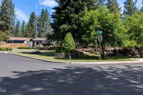 Exterior - 60944 Mcmullin Dr, Bend, OR 97702 photo 4 of 7