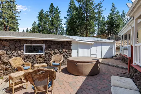 Exterior - 60944 Mcmullin Dr, Bend, OR 97702 photo 6 of 7