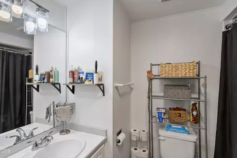 Bath - 60944 Mcmullin Dr, Bend, OR 97702 photo 2 of 2
